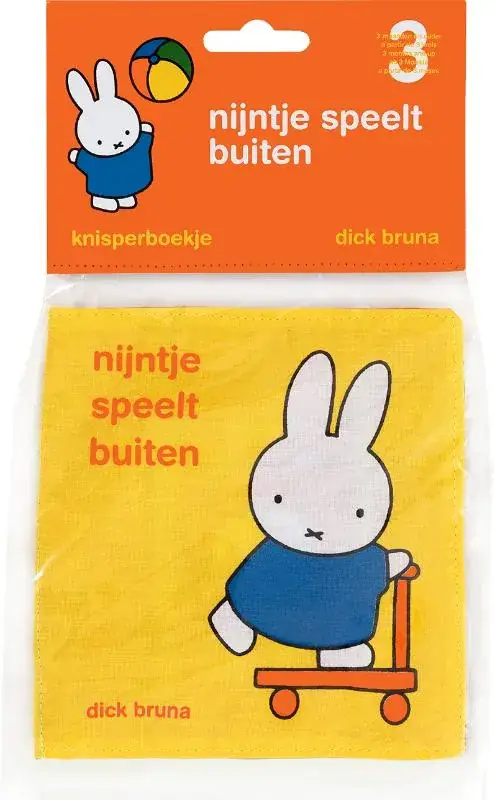 Koopje nijntje speelt buiten