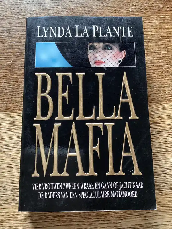 Bella mafia - L. LaPlante Finale Uitverkoop