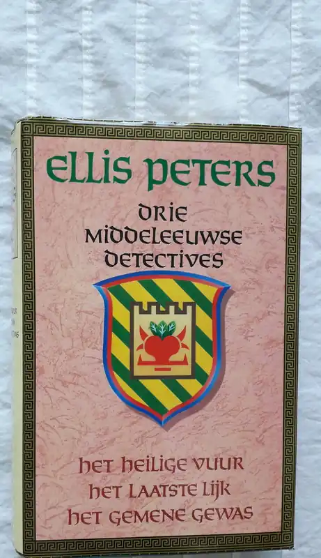 Drie Middeleeuwse detectives: Het heilige vuur - het laatste lijk - het gemene gewas - Ellis Peters Voordeelprijs