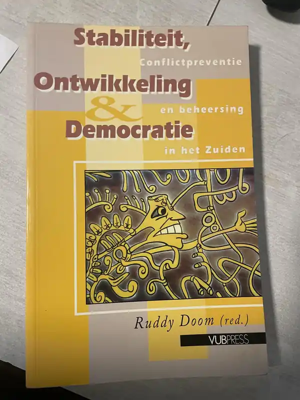 Speciale Aanbieding Stabiliteit ontwikkeling en democratie - RUDDY DOOM