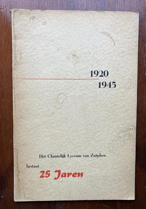 Het Christelijk lyceum van Zutphen bestaat 25 jaren - 1920 - 1945 - Steenstra, T. e.a. Aanbieding