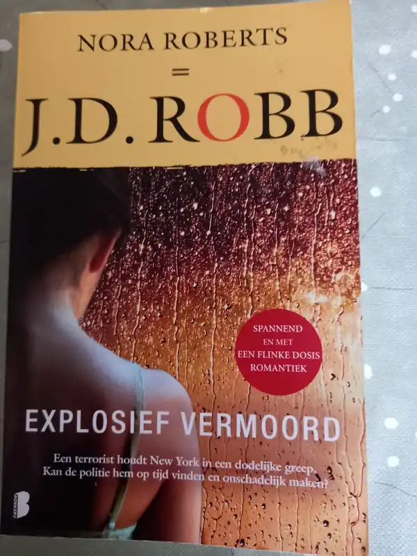 Explosief vermoord - Nora Roberts Flitsaanbieding