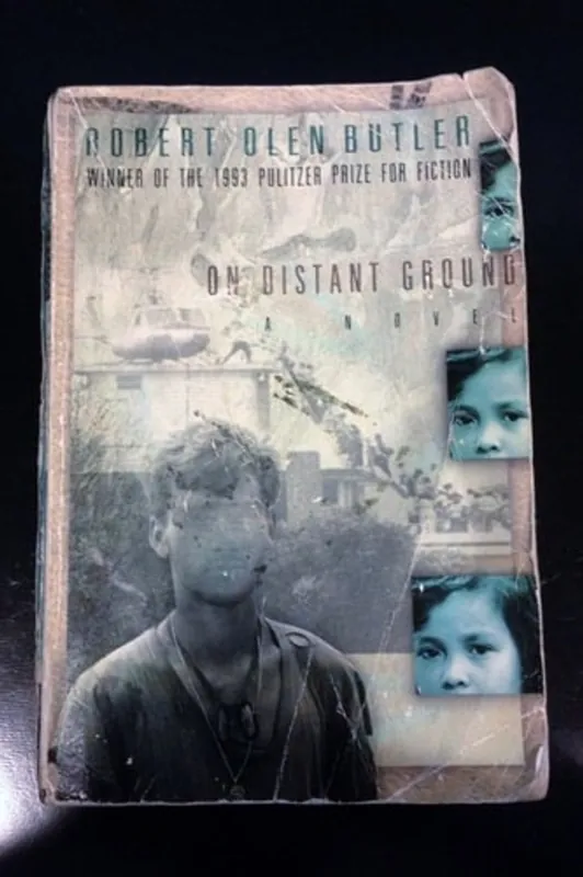 Finale Uitverkoop On distant ground - Robert Olen Butler
